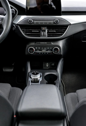 Ford Focus cena 63990 przebieg: 143600, rok produkcji 2019 z Cedynia małe 466